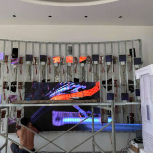 Thi công màn hình led cong trong nhà